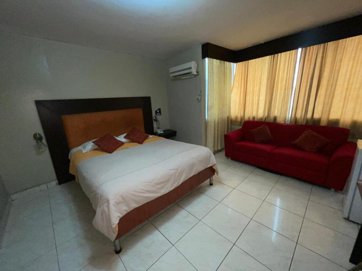 Tropical Inn Hotel กวายากิล ภายนอก รูปภาพ