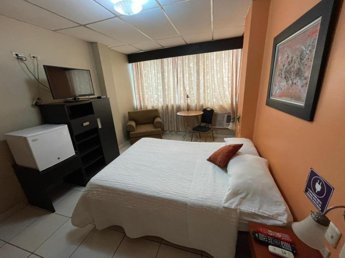 Tropical Inn Hotel กวายากิล ภายนอก รูปภาพ