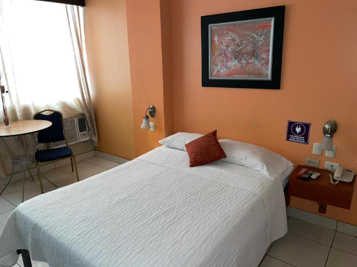 Tropical Inn Hotel กวายากิล ภายนอก รูปภาพ