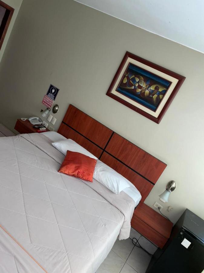 Tropical Inn Hotel กวายากิล ภายนอก รูปภาพ