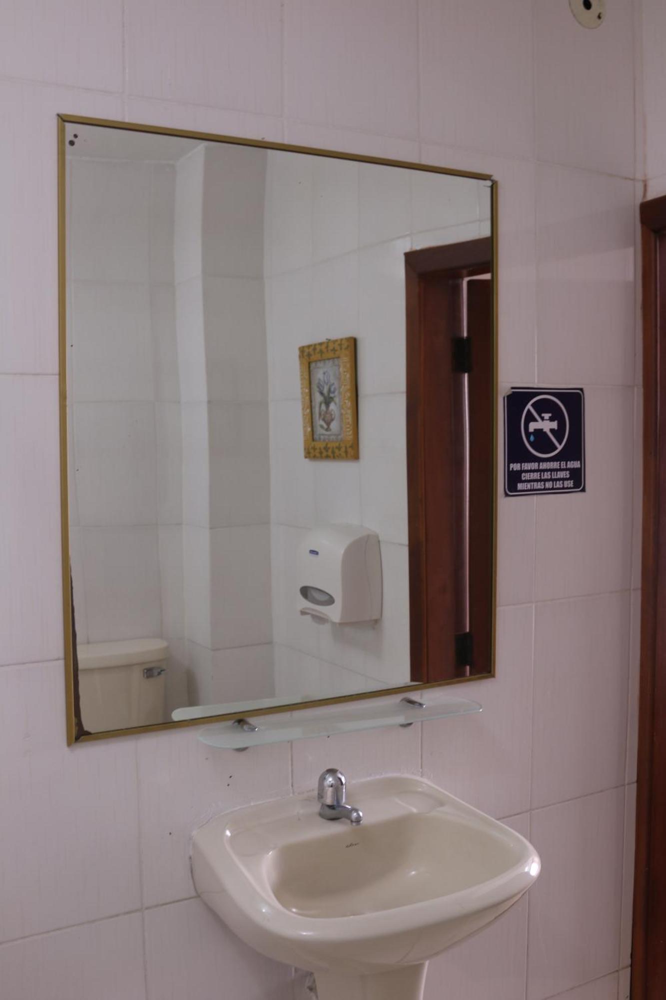 Tropical Inn Hotel กวายากิล ภายนอก รูปภาพ
