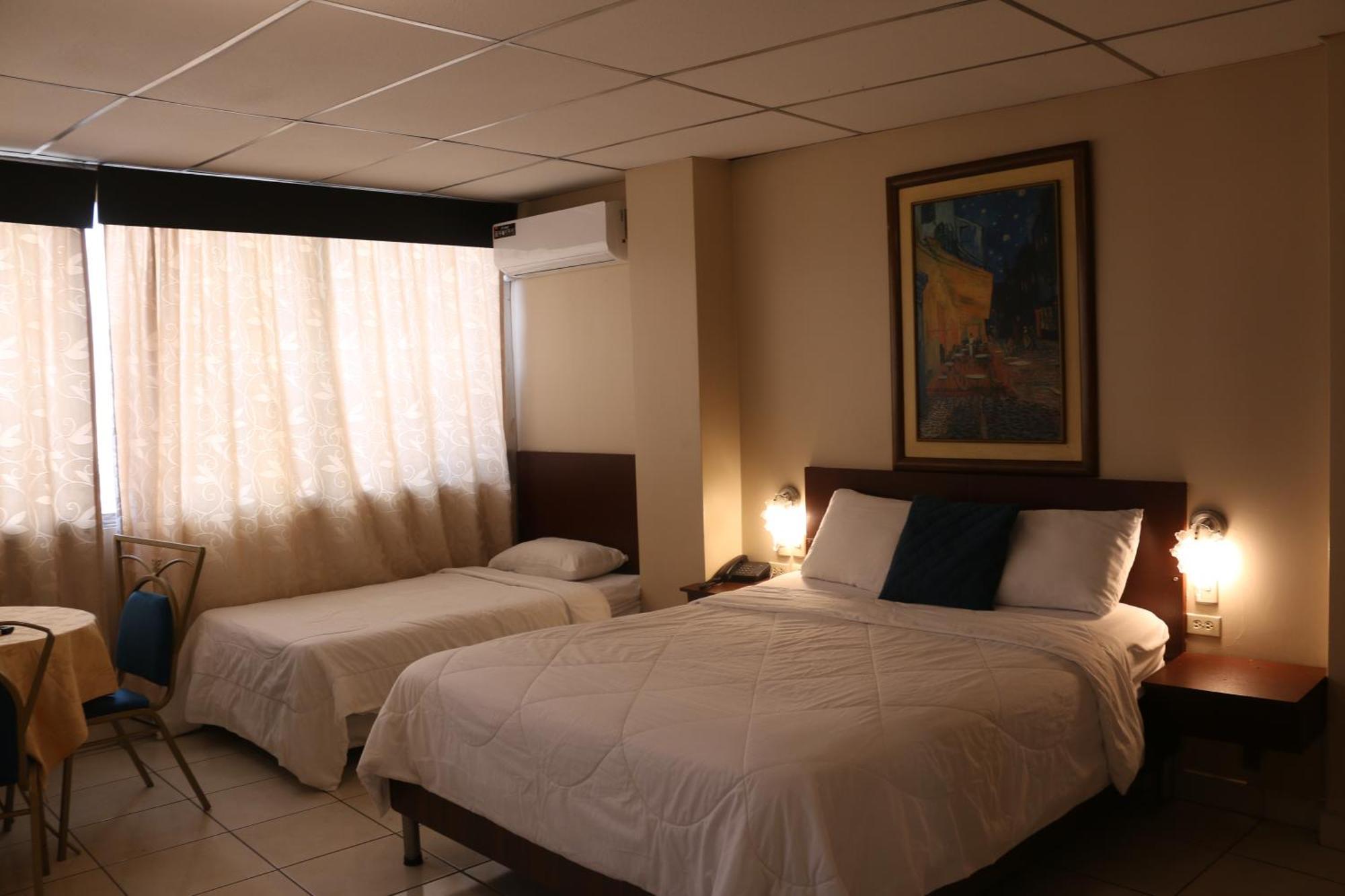 Tropical Inn Hotel กวายากิล ภายนอก รูปภาพ