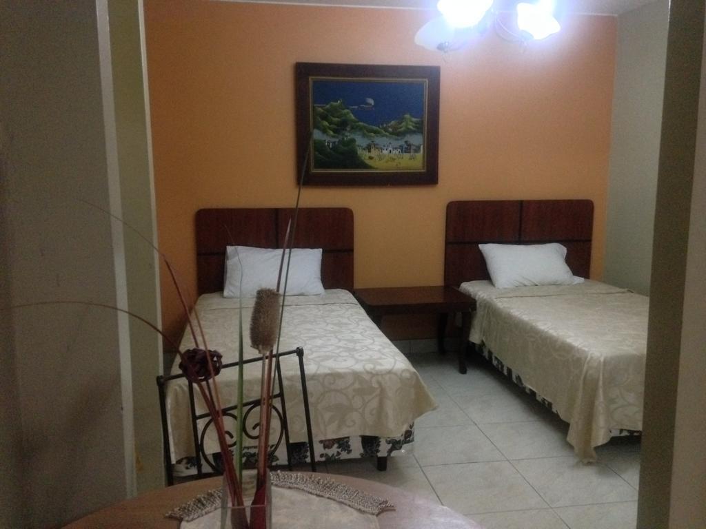 Tropical Inn Hotel กวายากิล ภายนอก รูปภาพ