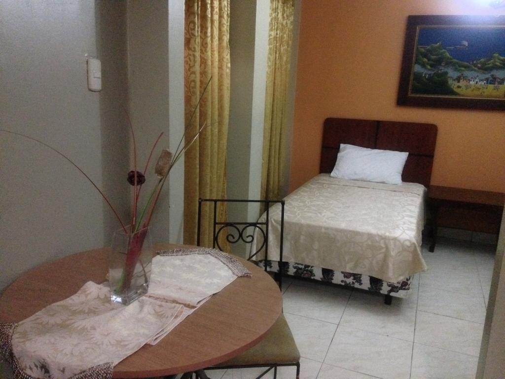 Tropical Inn Hotel กวายากิล ภายนอก รูปภาพ