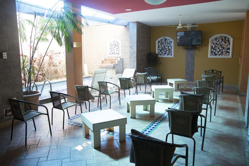 Tropical Inn Hotel กวายากิล ภายนอก รูปภาพ