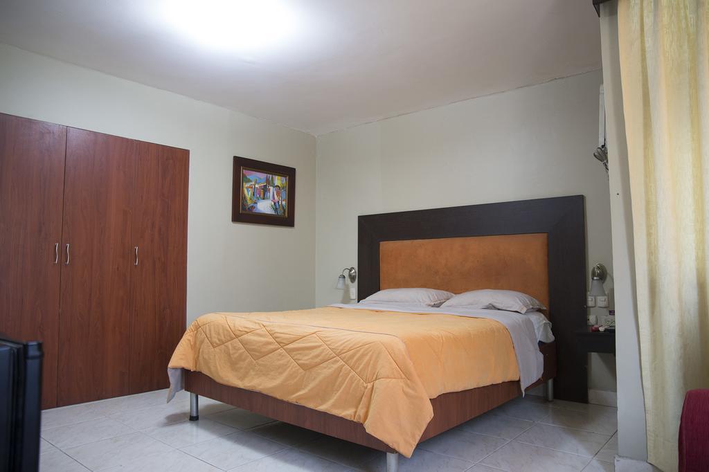 Tropical Inn Hotel กวายากิล ภายนอก รูปภาพ