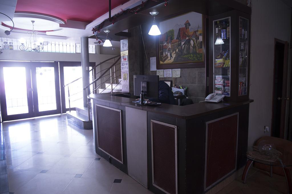 Tropical Inn Hotel กวายากิล ภายนอก รูปภาพ