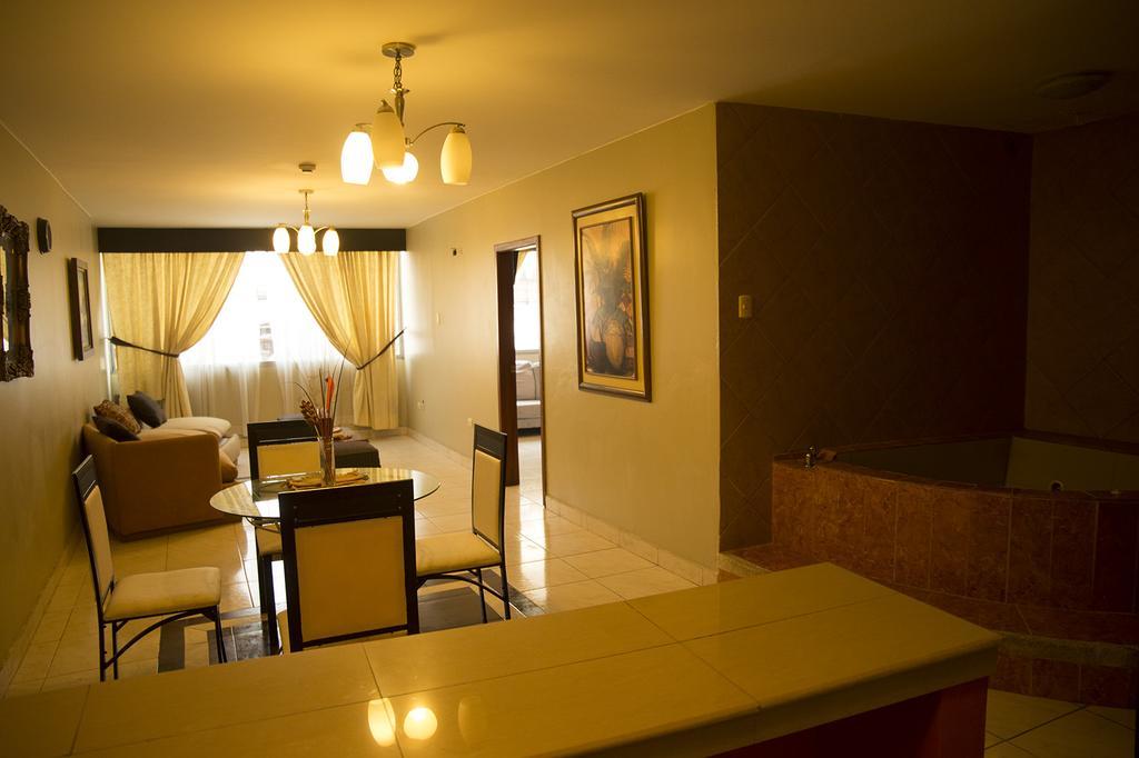Tropical Inn Hotel กวายากิล ภายนอก รูปภาพ