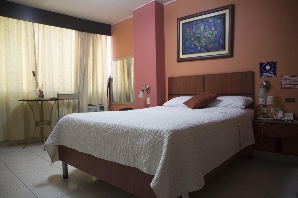 Tropical Inn Hotel กวายากิล ภายนอก รูปภาพ