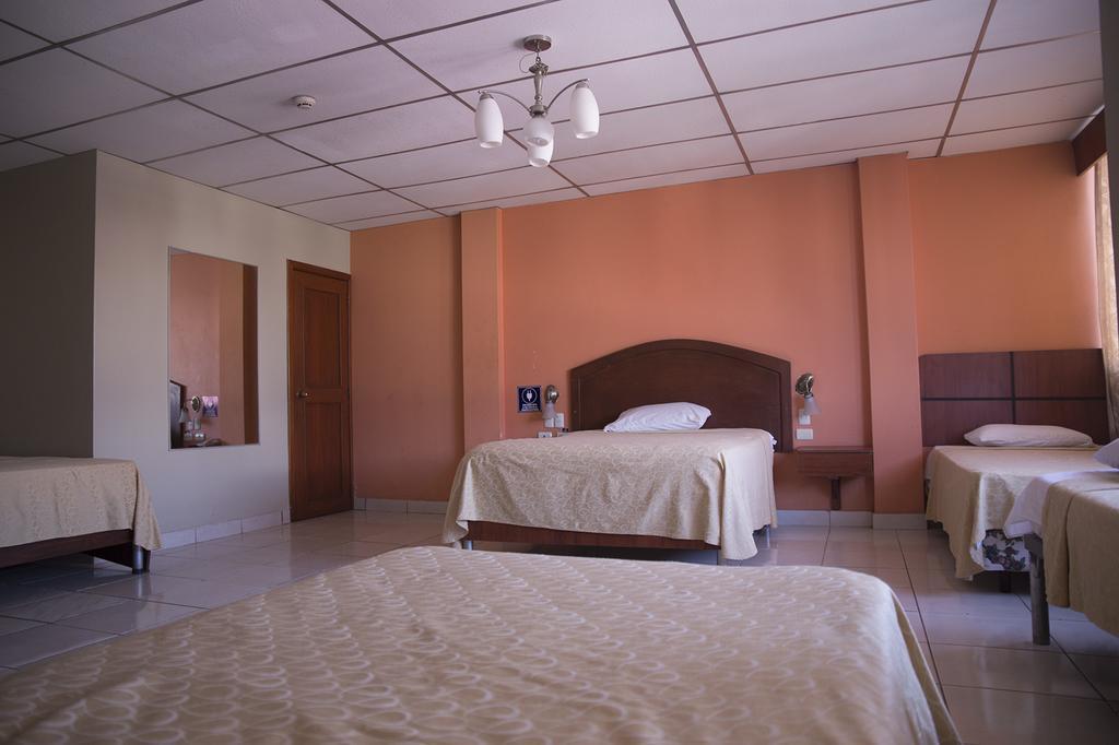 Tropical Inn Hotel กวายากิล ภายนอก รูปภาพ