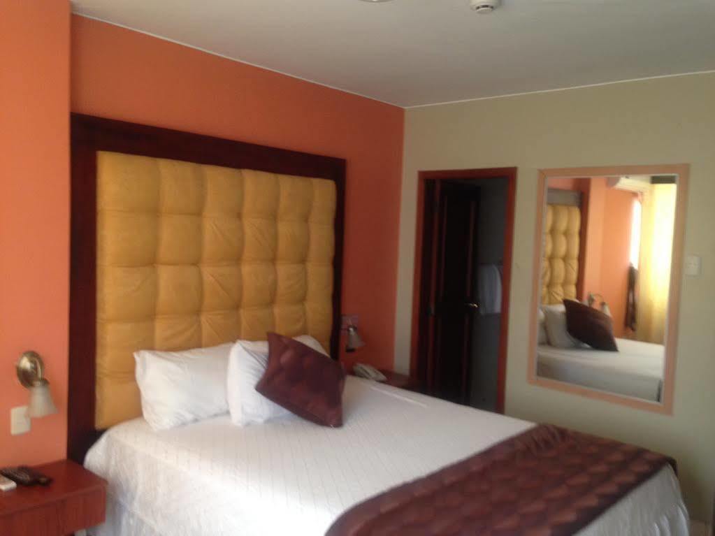 Tropical Inn Hotel กวายากิล ภายนอก รูปภาพ