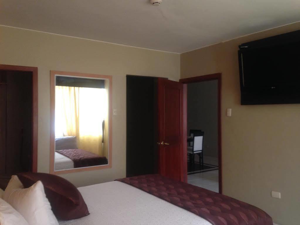 Tropical Inn Hotel กวายากิล ภายนอก รูปภาพ