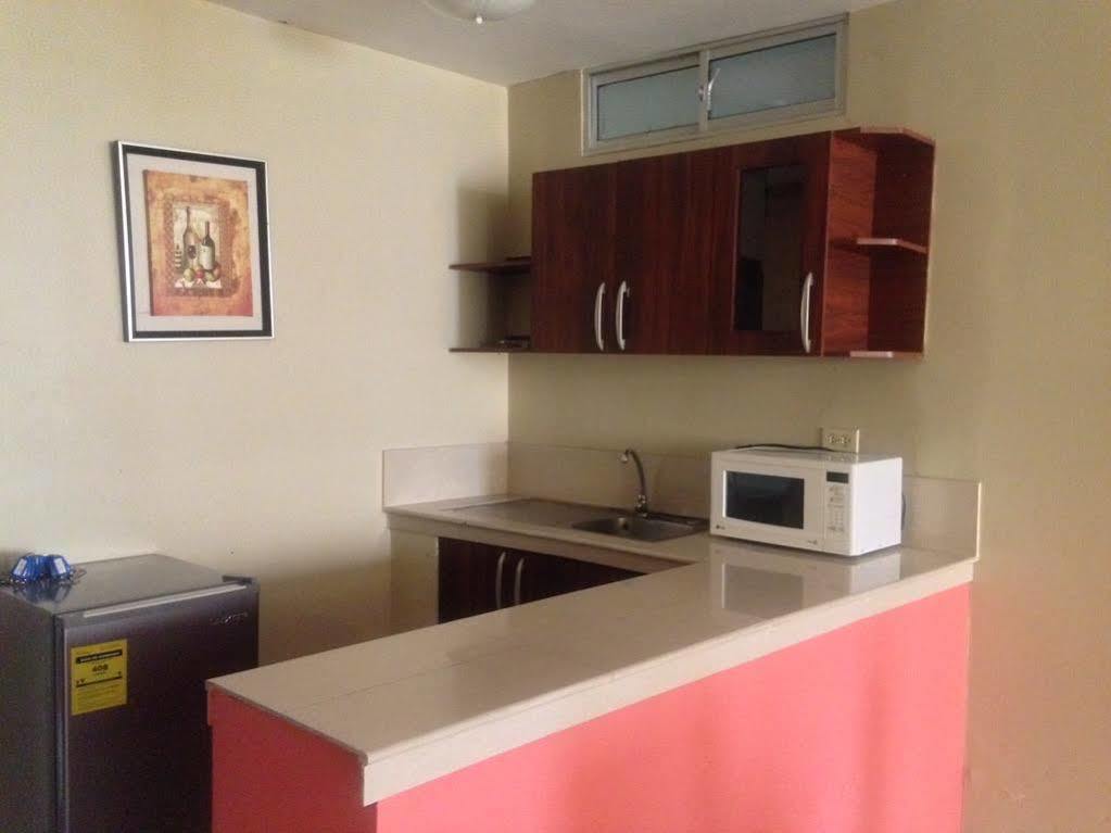 Tropical Inn Hotel กวายากิล ภายนอก รูปภาพ
