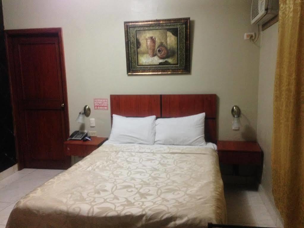 Tropical Inn Hotel กวายากิล ภายนอก รูปภาพ